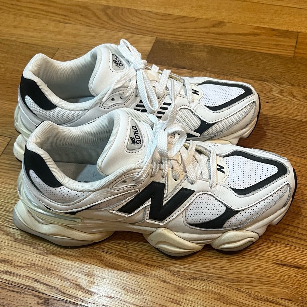 New Balance White and Black 9060 - Picture 3 of 6